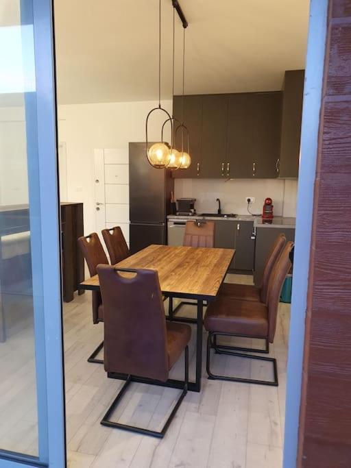 Beautiful Apartment In Tivat Buitenkant foto