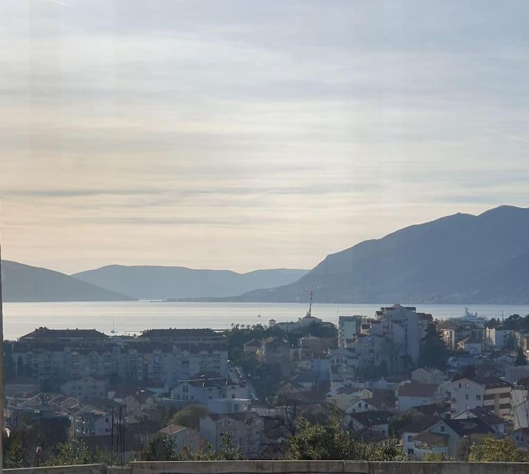 Beautiful Apartment In Tivat Buitenkant foto