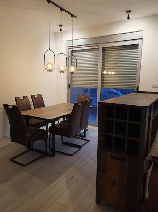 Beautiful Apartment In Tivat Buitenkant foto