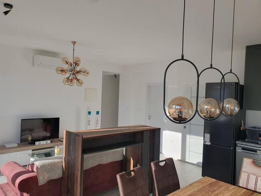Beautiful Apartment In Tivat Buitenkant foto